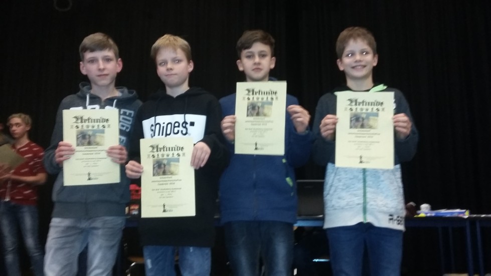 Von links nach rechts: Nikita Ivashkov (6c), Philipp Kleemann (6b), Michael Gluschenko (5c), Ben Dittrich (6b)