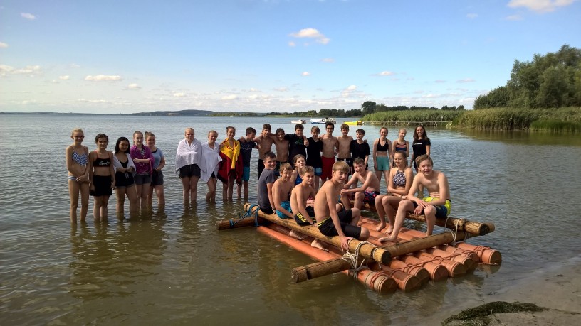 2018 08Klassenfahrt8erKleppingHFloßbauGruppenbild